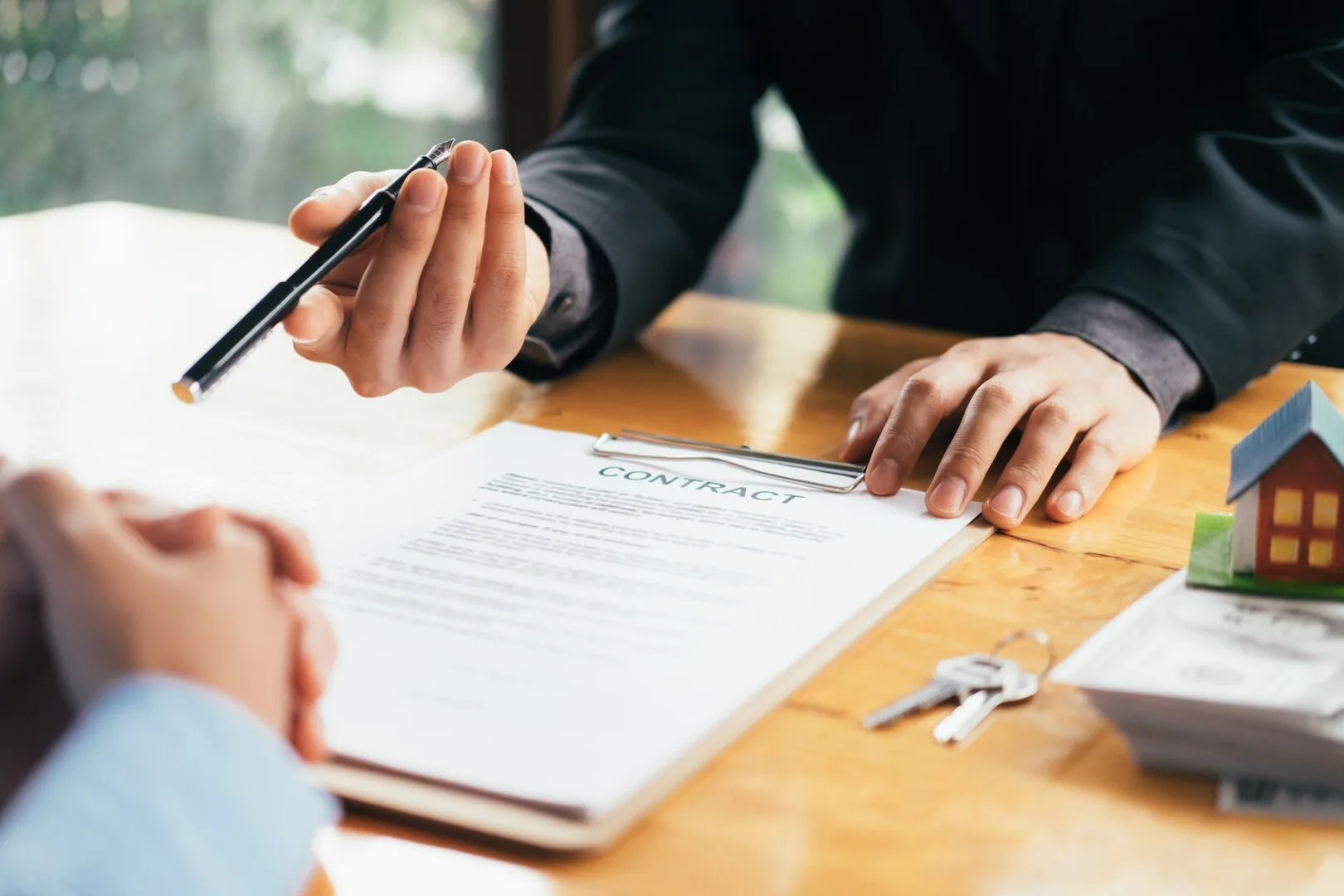 How to Choose a Real Estate Agent in Dubai: Red Flags & Green Flags