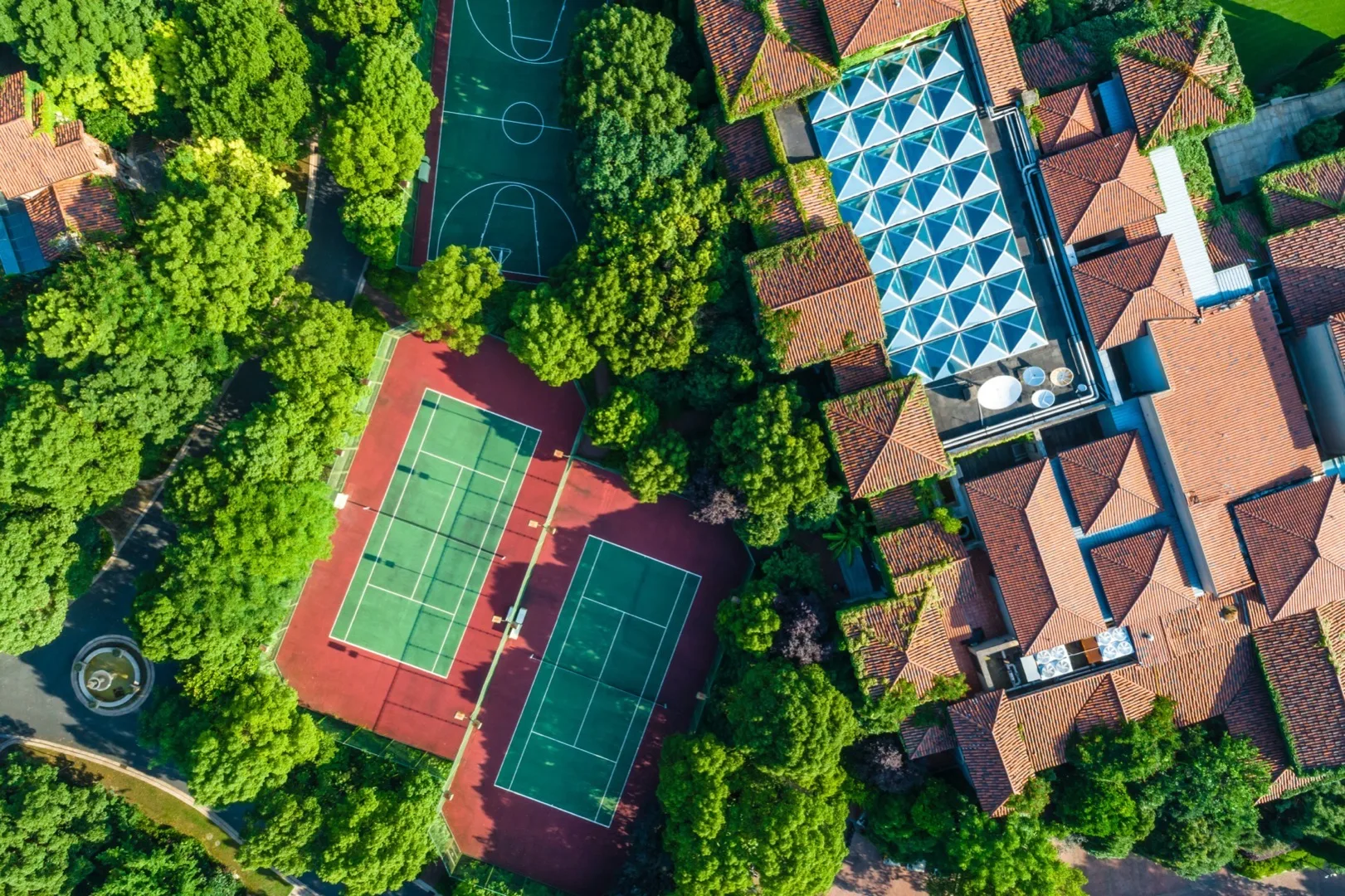 Dubai Golf Course Communities Compared 2026: Property Premium, Membership Costs, Resident Perks