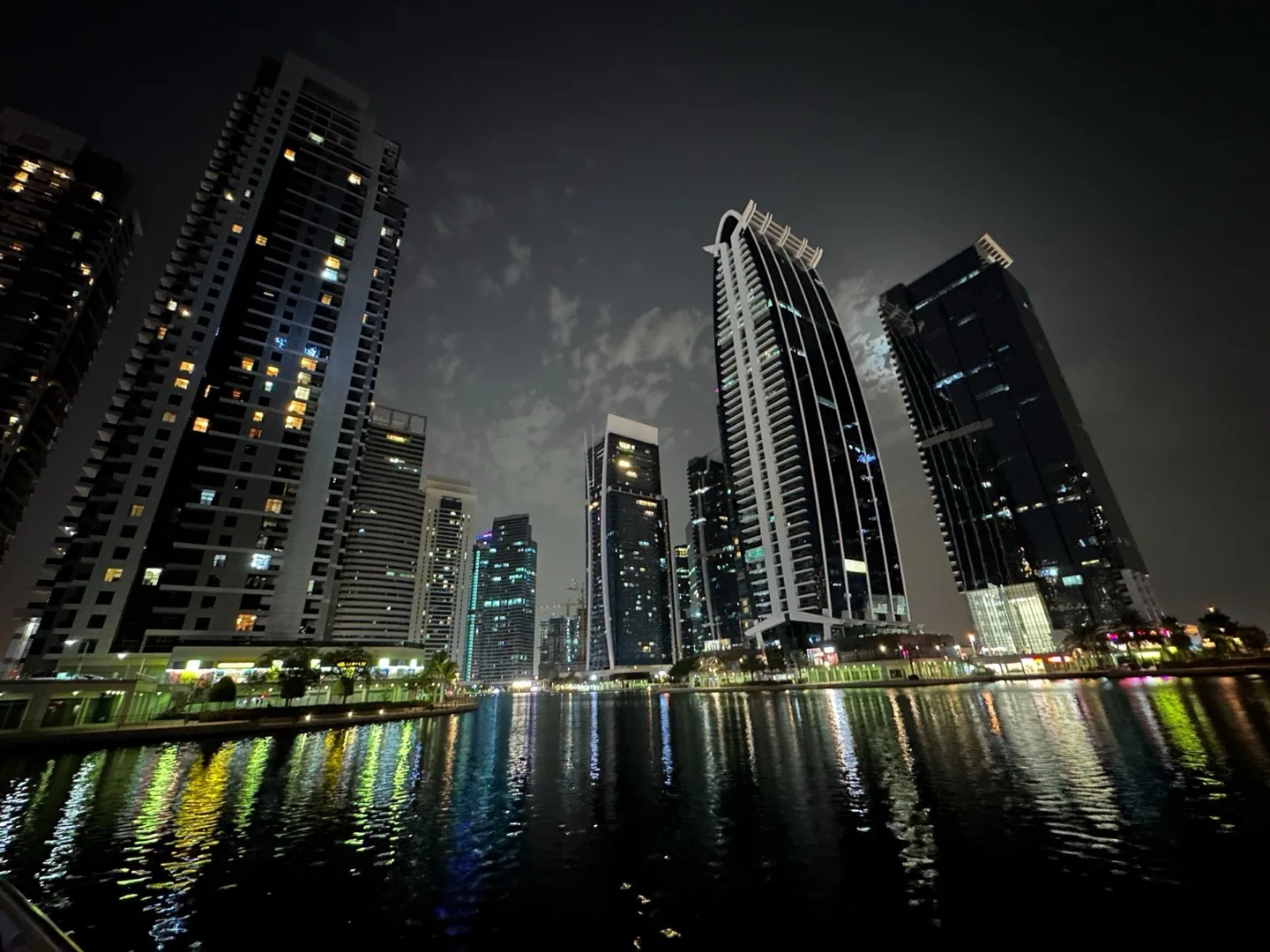 Jumeirah Lake Towers (JLT) — Area Guide 2026: Affordable Waterfront, High Yields & Community Living