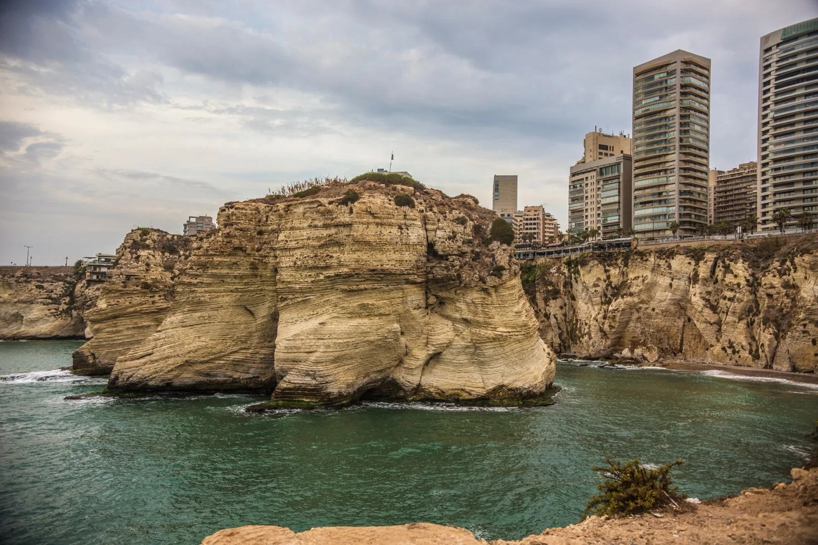 Lebanese Buyers Fleeing the Lira Crisis to Dubai: Real Options in 2026