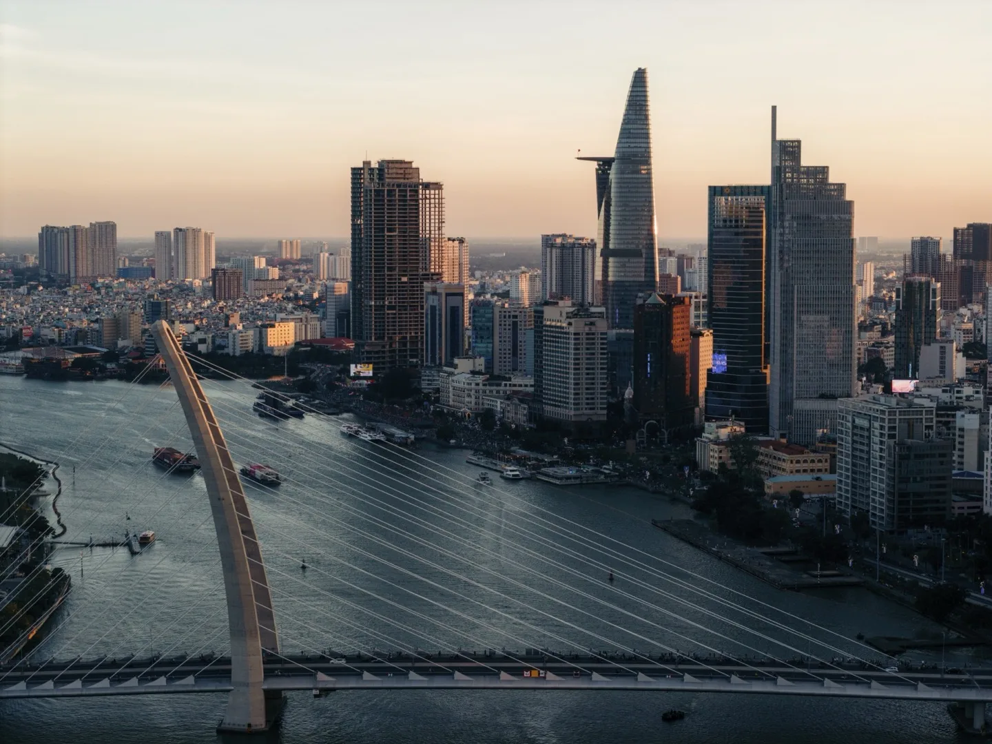 Moving to Dubai from Vietnam: Visa, Property, Banking & Schools 2026