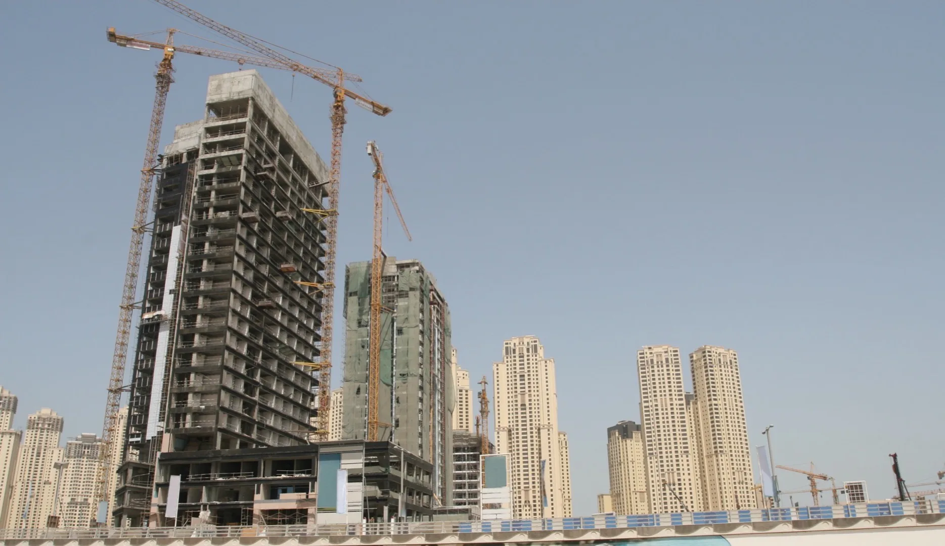 Off-Plan vs Secondary Market Resale in Dubai 2026: Which Wins Where, Real Examples
