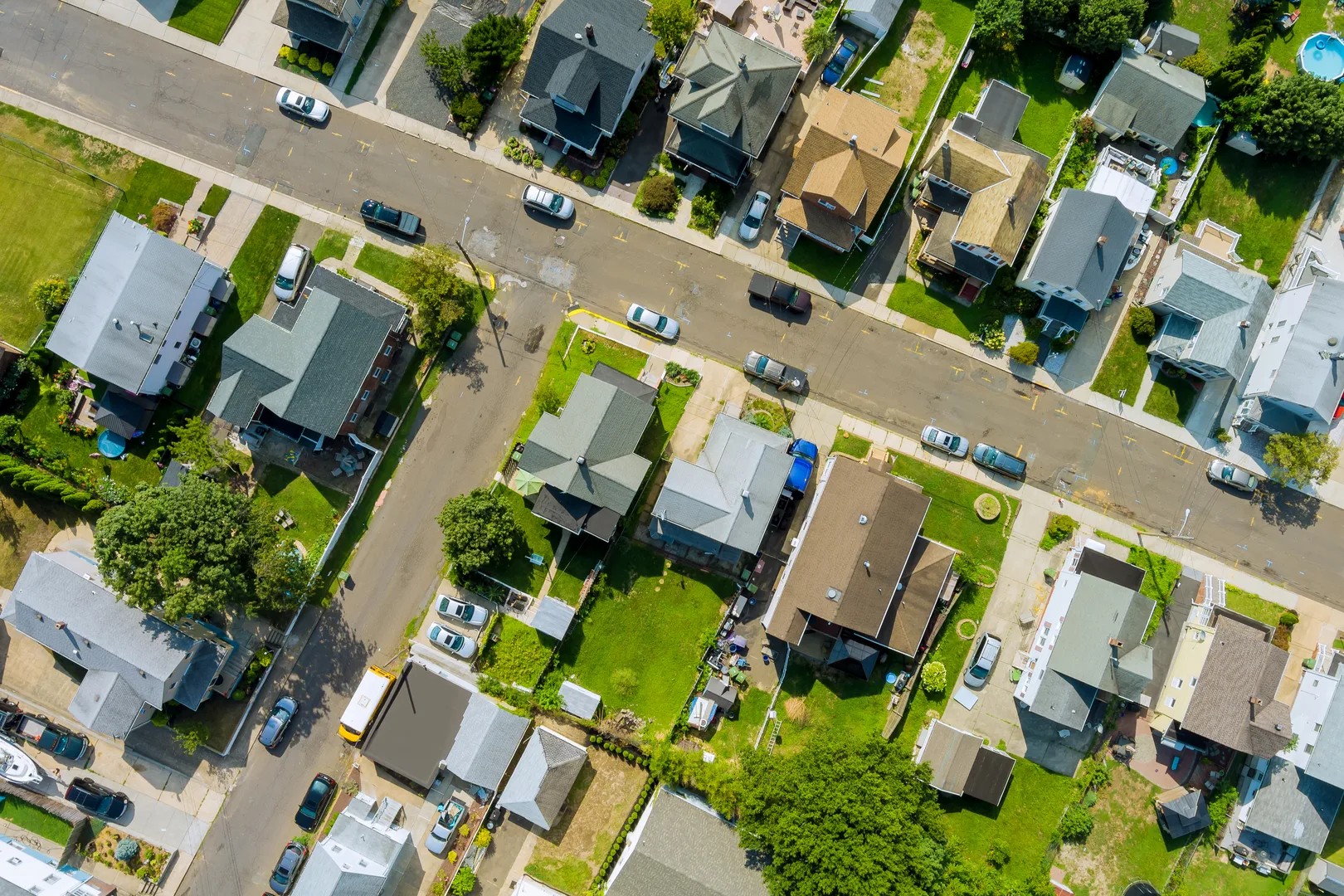Townhouse vs Apartment in Dubai: Which Is the Better Investment?