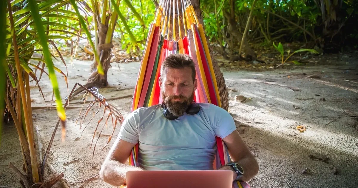 Working Remotely from Dubai 2026: Freelance Visa, Co-Working Spaces & Monthly Costs